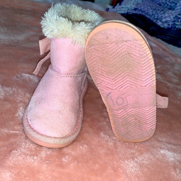 Size 8  Pink winter boots - Picture 2 of 2